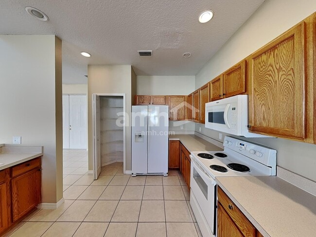 6101 41st St E, Bradenton, FL 34203 - photo 3