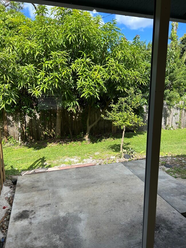 2677 SE Delmar St unit 2677 SE Delmar St, Stuart, FL 34997 - photo 5