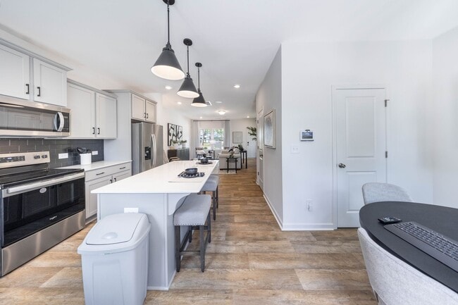 2007 Parkvale Place unit 36, Charlotte, NC 28208 - photo 4