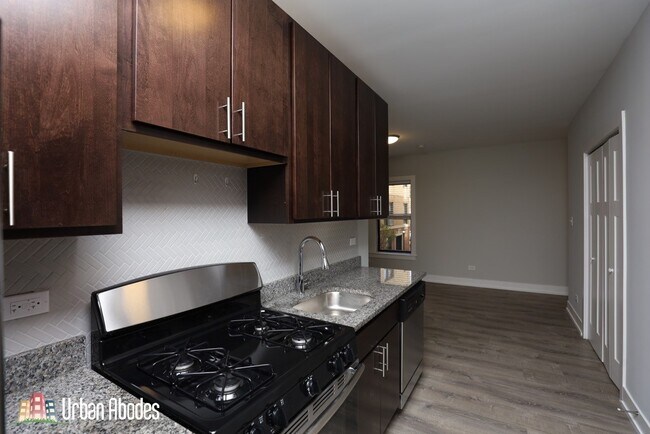 711 W Brompton Ave unit A03C, Chicago, IL 60657 - photo 4