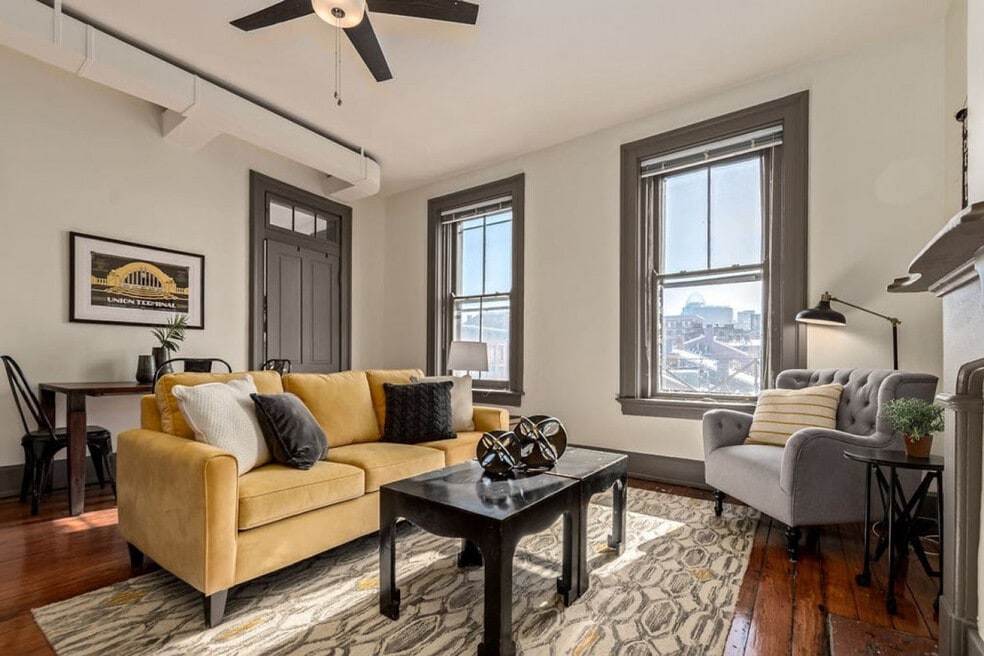 126 E 13th St unit ID1056027P, Cincinnati, OH 45202 - photo 1