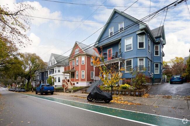 Sidewalks and bike lanes lend safe alternative commuter routes for residents of Porter Square that do not want to drive.