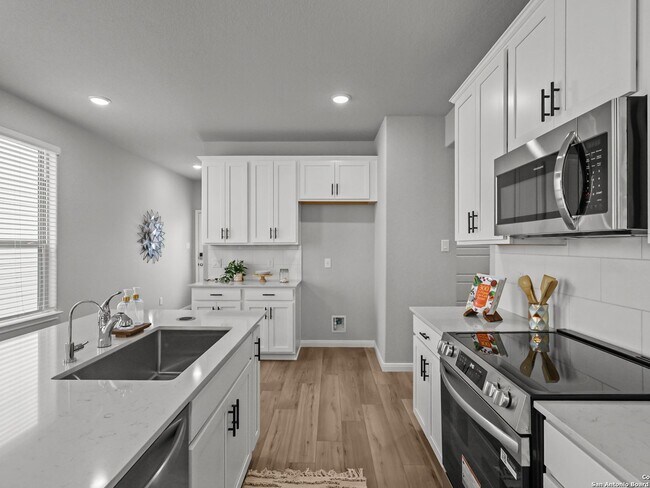 285 W Quill Dr, San Antonio, TX 78228 - photo 7