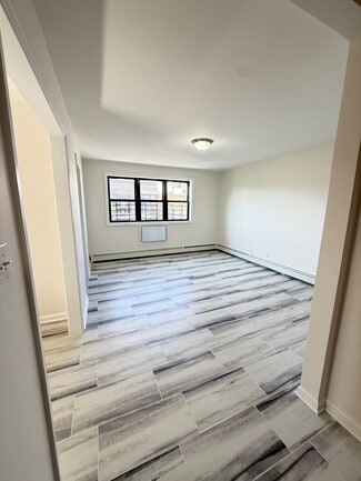 1207 30th Dr Unit 3, Astoria, NY 11102