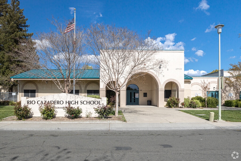 Rio Cazadero High School is Parkway's educational option for great students.
