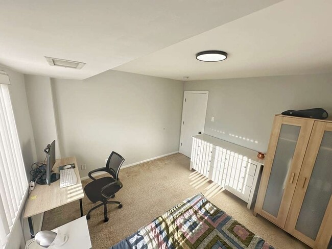 The Pavilion on the Park unit Room 1, Alexandria, VA 22304 - photo 3