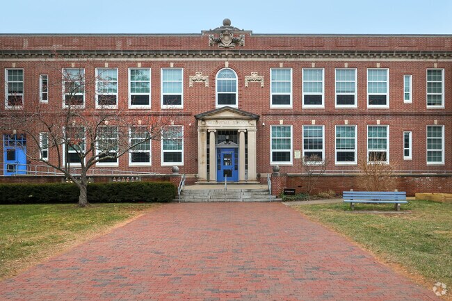 Saltonstall School has a C-plus from Niche and serves kindergarten through eighth grade.