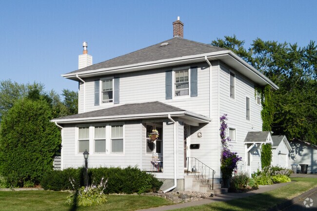 Wood siding is common among the homes in Central Park Superior Wisconsin.