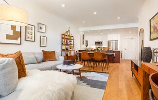 127 Gerry Rd Unit 203, Chestnut Hill, MA 02467