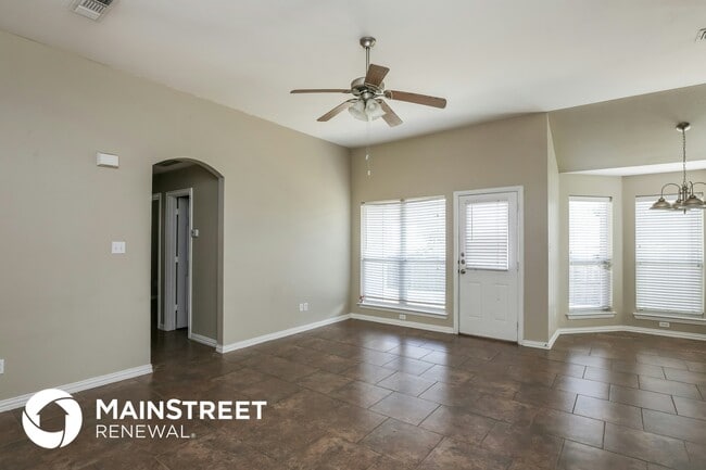 125 Currie Ct, Crowley, TX 76036 - photo 4