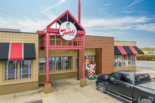 Northeast Georgetown locals can eat in or get carry out from Frisch's Big Boy Restaurant.