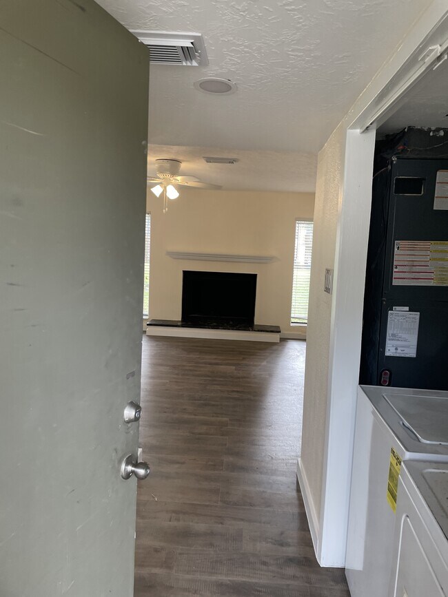 15919 Golf Club Dr unit 109, Crosby, TX 77532 - photo 4