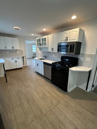 94 Carlton Ave Unit 2BR plus BONUSROOM, East Rutherford, NJ 07073