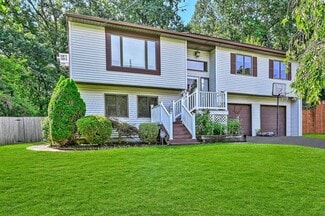 15 Newfoundland Ave, Huntington, NY 11743