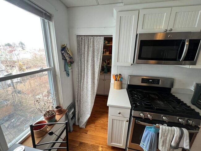 65 Cedar St unit 3R, Somerville, MA 02143 - photo 3