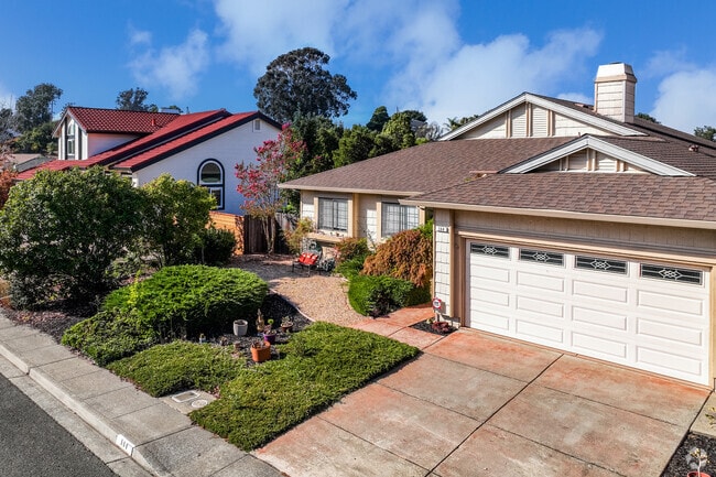 Enjoy the quite suburban life in South Vallejo.