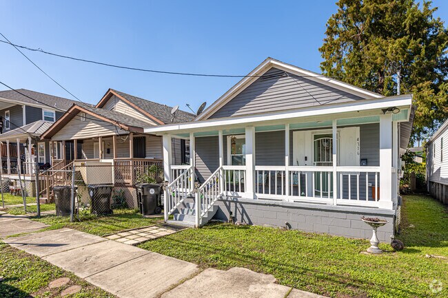Double shotgun homes can be found throughout Dixon.