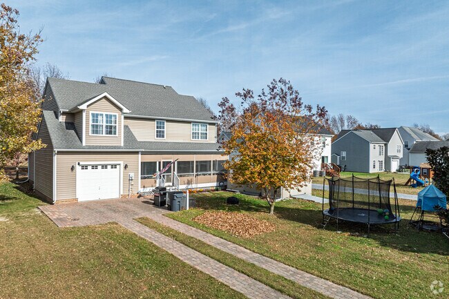 New construction homes in East New Market often have garages.