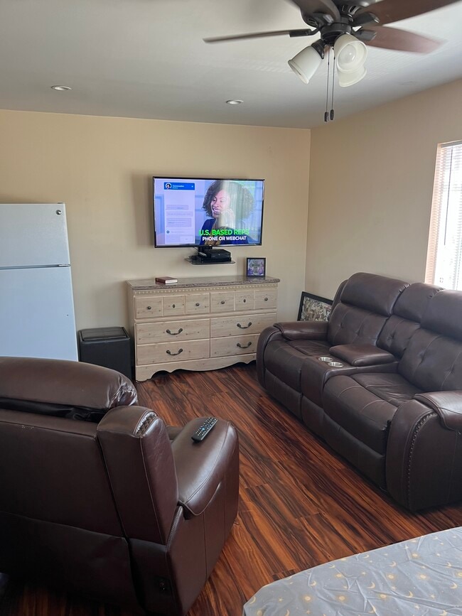 2400 Pine Ave unit A, Long Beach, CA 90806 - photo 2