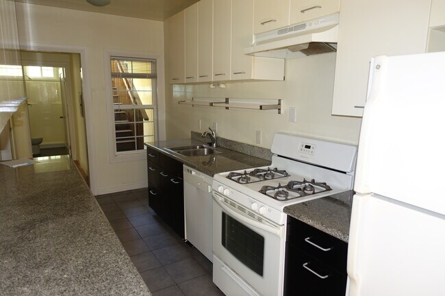 2571 Virginia St unit 1, Berkeley, CA 94709 - photo 3