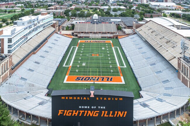 King Park residents are a short distance to the Fighting Illini stadium.