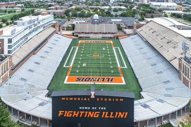 King Park residents are a short distance to the Fighting Illini stadium.