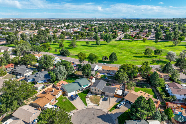 The residential area in Regency is surrounded by beautiful parks and minutes away from shops.