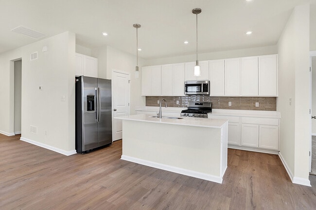 1633 Clover Crossing Dr, Greenfield, IN 46140 - photo 5