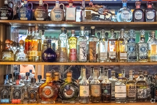 Discover the dining options in Parkwood - Mercer Firs and nearby Downtown Mercer.