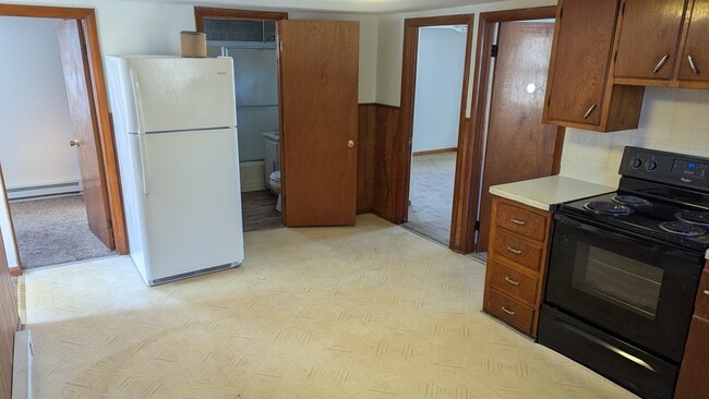 24 Mechanic St unit Downstairs A, Danielson, CT 06239 - photo 2