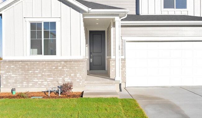 364 W Hideout Ct, Stansbury Park, UT 84074 - photo 2