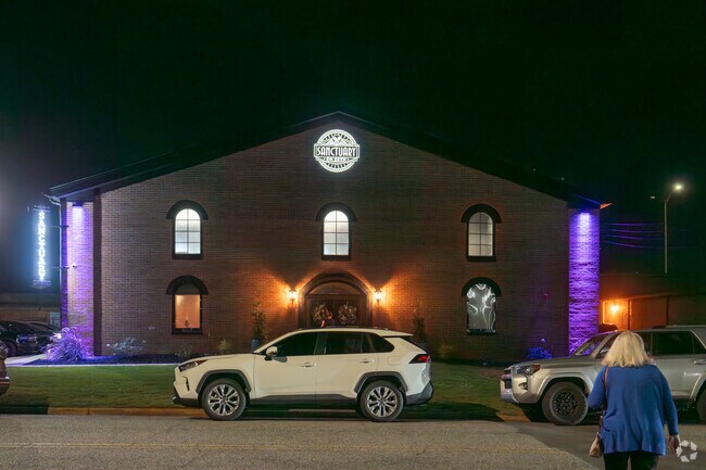 Enjoy your time at the West Alabama Food and Wine Festival near Northport.