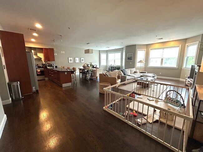 323 Boylston St unit 3, Brookline, MA 02445 - photo 2