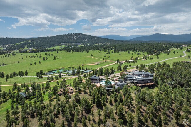 Mount Vernon Canyon Club is the neighborhood's center, with forests and open pastures to explore.