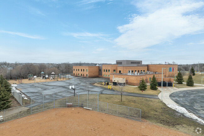 Redtail Ridge Elementary's teachers received a grade of A from Niche.com.