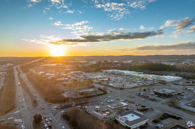 Shop and dine at the Lakeshore shopping centers next to Garden Highlands.