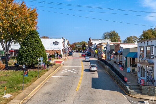 The Fort Mill Town Center is a great place to meet friends for lunch or dinner.