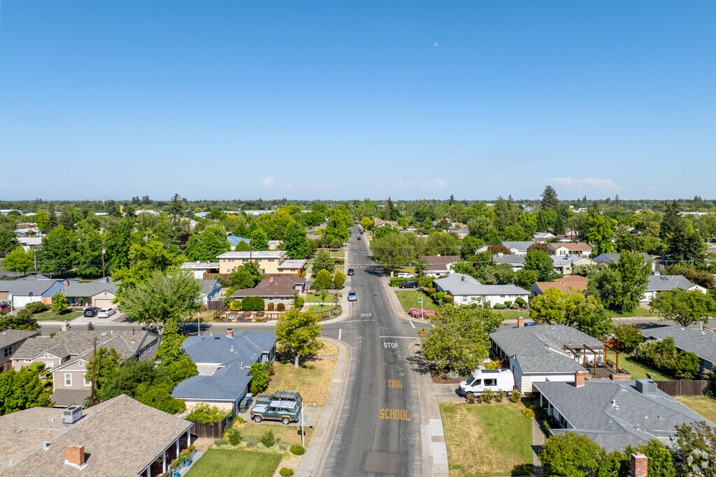 About Hollywood Park Schools, Demographics, Things to Do