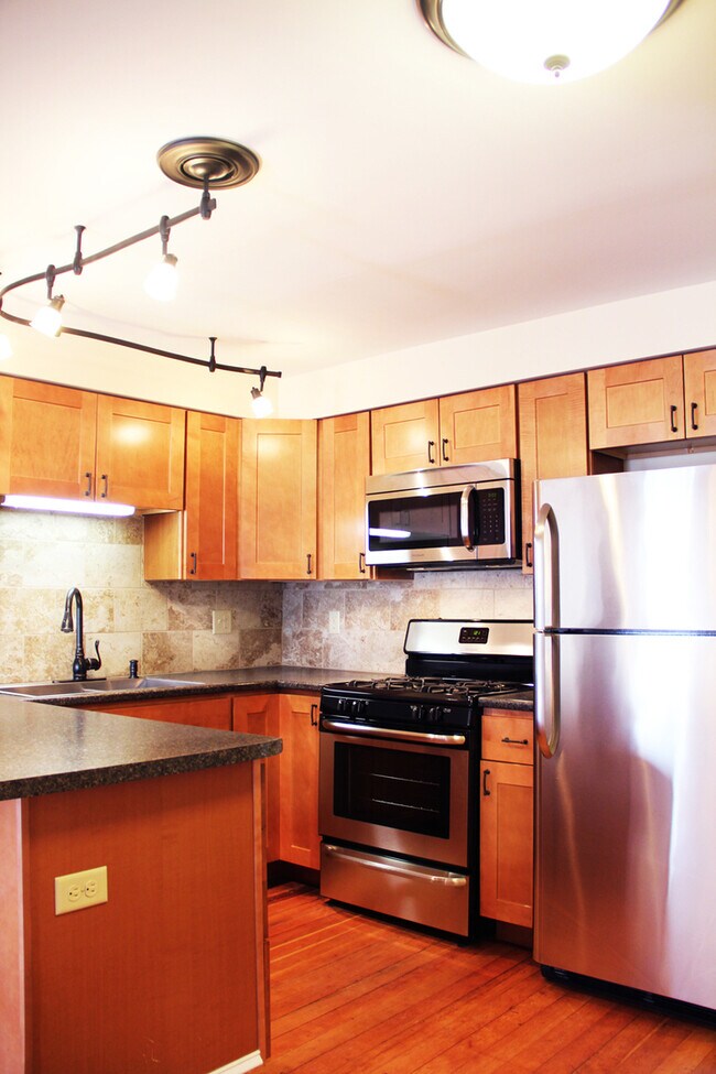 48 N Champlain St unit 1, Burlington, VT 05401 - photo 2