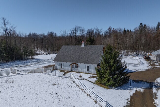 Cottage style farm homes are commonly found in Arkwright.