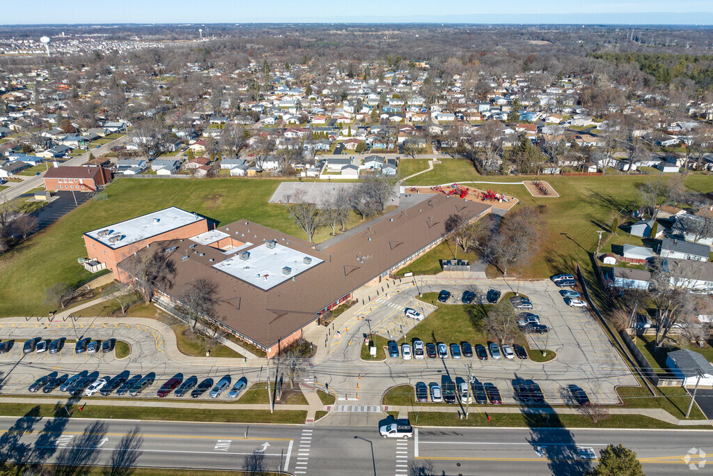 Sunny Hill Elementary School is an above average, public school.