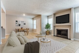 2109 Lincoln Dr, Arlington, TX 76011