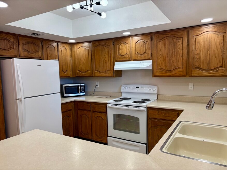 Anasazi Village unit 213, Phoenix, AZ 85032 - photo 1