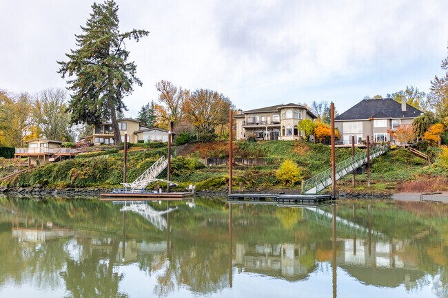 Riverfront homes line the Willamette River in Birdshill.