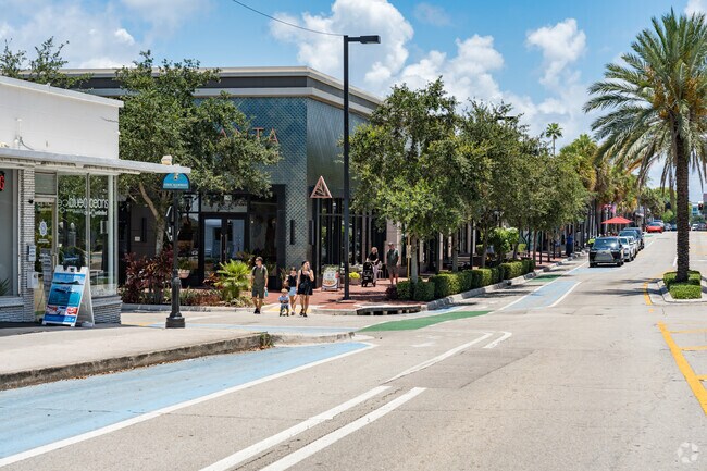 Many families of Idlewyld enjoy taking a stroll and view the shops of Las Olas Blvd.