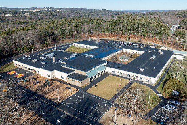 Hooksett Memorial School is a public school in Manchester serving grades 3-5.
