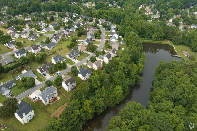 Houses next to the lake in Oak Garden.