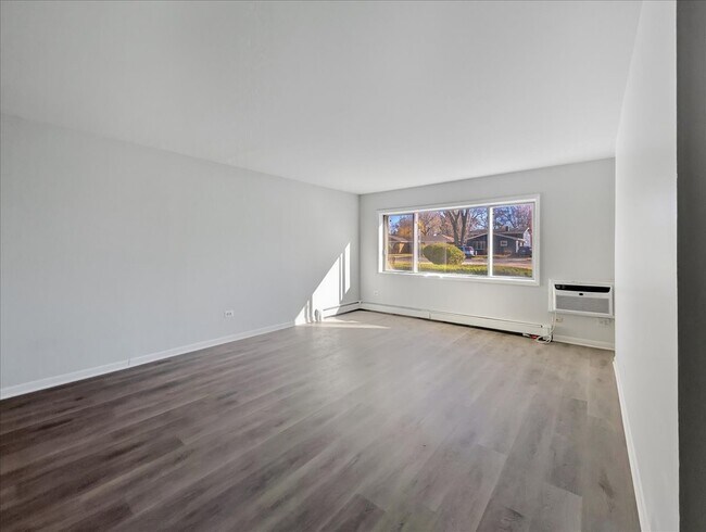 600 Mckinley Ave unit 103, Mundelein, IL 60060 - photo 2