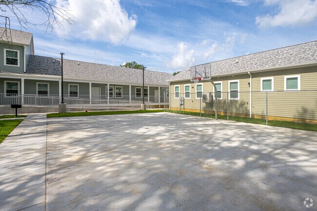 Phoenix Square, Hammond, LA 70401 - photo 3