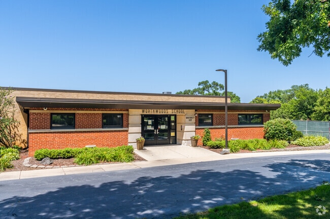 Worthwoods Elementary School has a student-teacher ratio of 13 to 1.